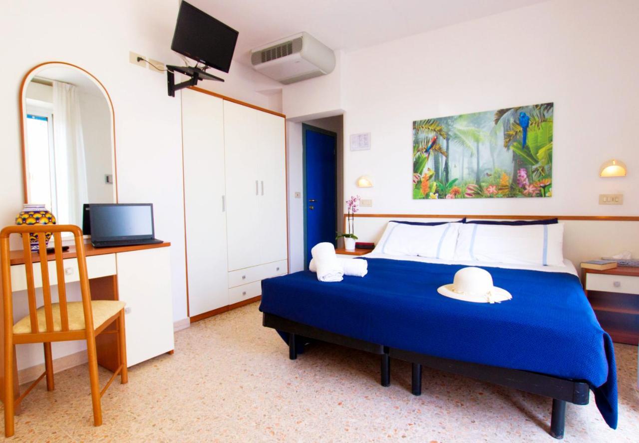Hotel Adria B&B - Colazione Fino Alle 12 Misano Adriatico Eksteriør billede
