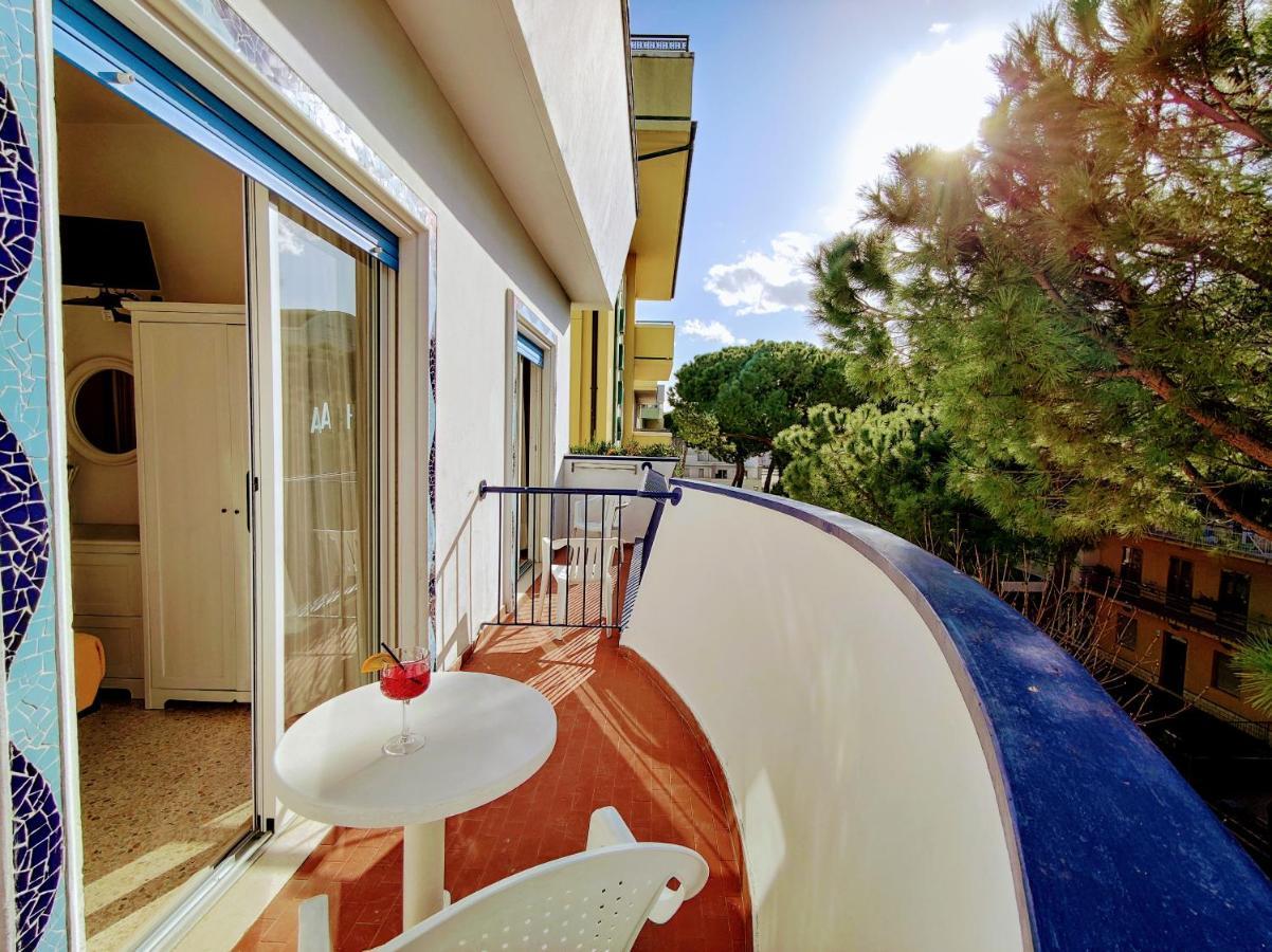 Hotel Adria B&B - Colazione Fino Alle 12 Misano Adriatico Eksteriør billede