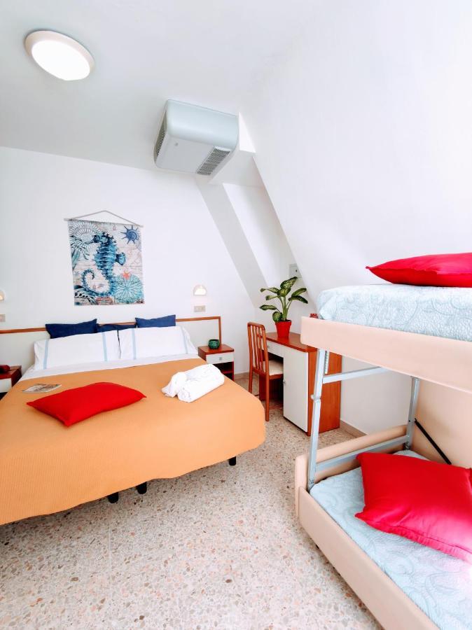 Hotel Adria B&B - Colazione Fino Alle 12 Misano Adriatico Eksteriør billede