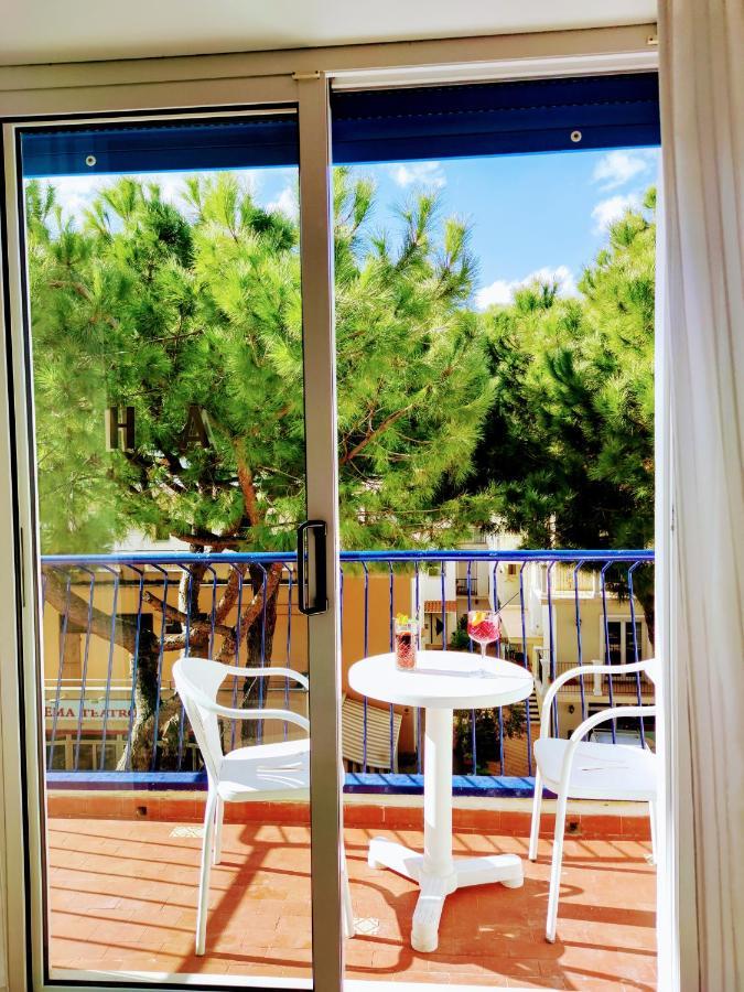 Hotel Adria B&B - Colazione Fino Alle 12 Misano Adriatico Eksteriør billede