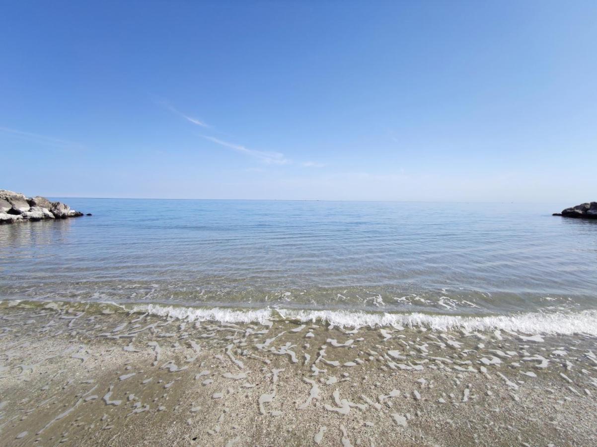 Hotel Adria B&B - Colazione Fino Alle 12 Misano Adriatico Eksteriør billede