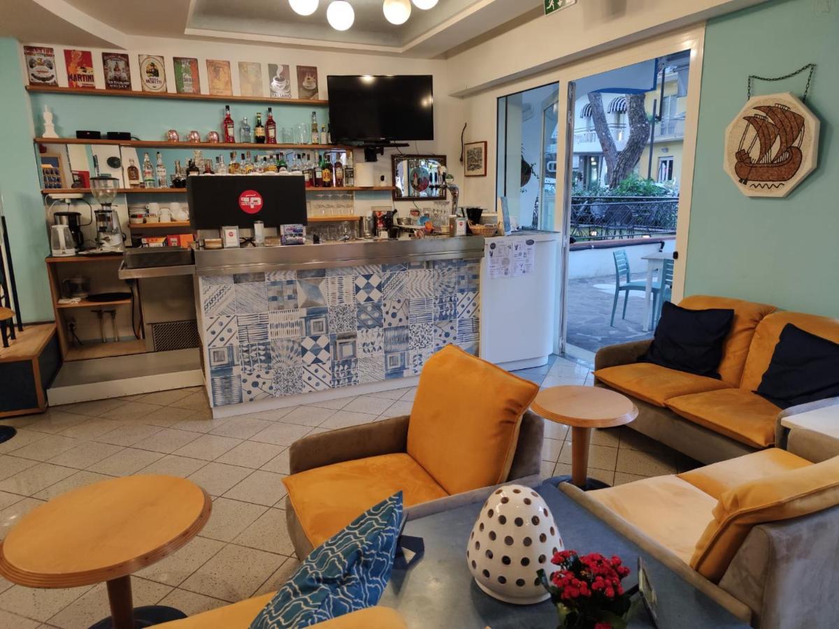 Hotel Adria B&B - Colazione Fino Alle 12 Misano Adriatico Eksteriør billede