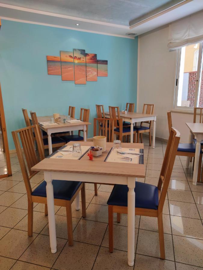 Hotel Adria B&B - Colazione Fino Alle 12 Misano Adriatico Eksteriør billede
