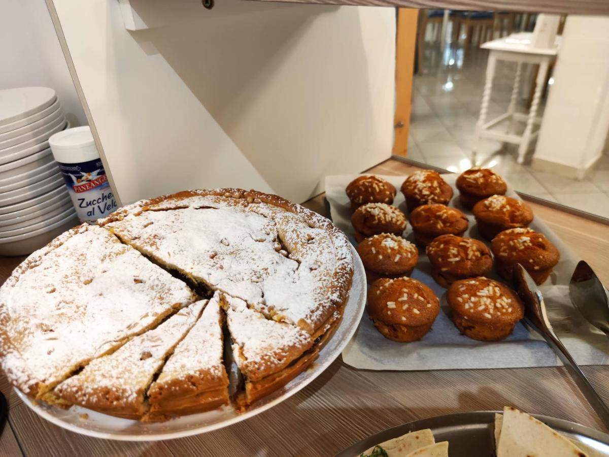 Hotel Adria B&B - Colazione Fino Alle 12 Misano Adriatico Eksteriør billede