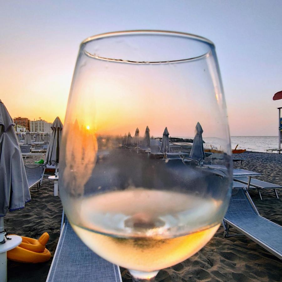 Hotel Adria B&B - Colazione Fino Alle 12 Misano Adriatico Eksteriør billede