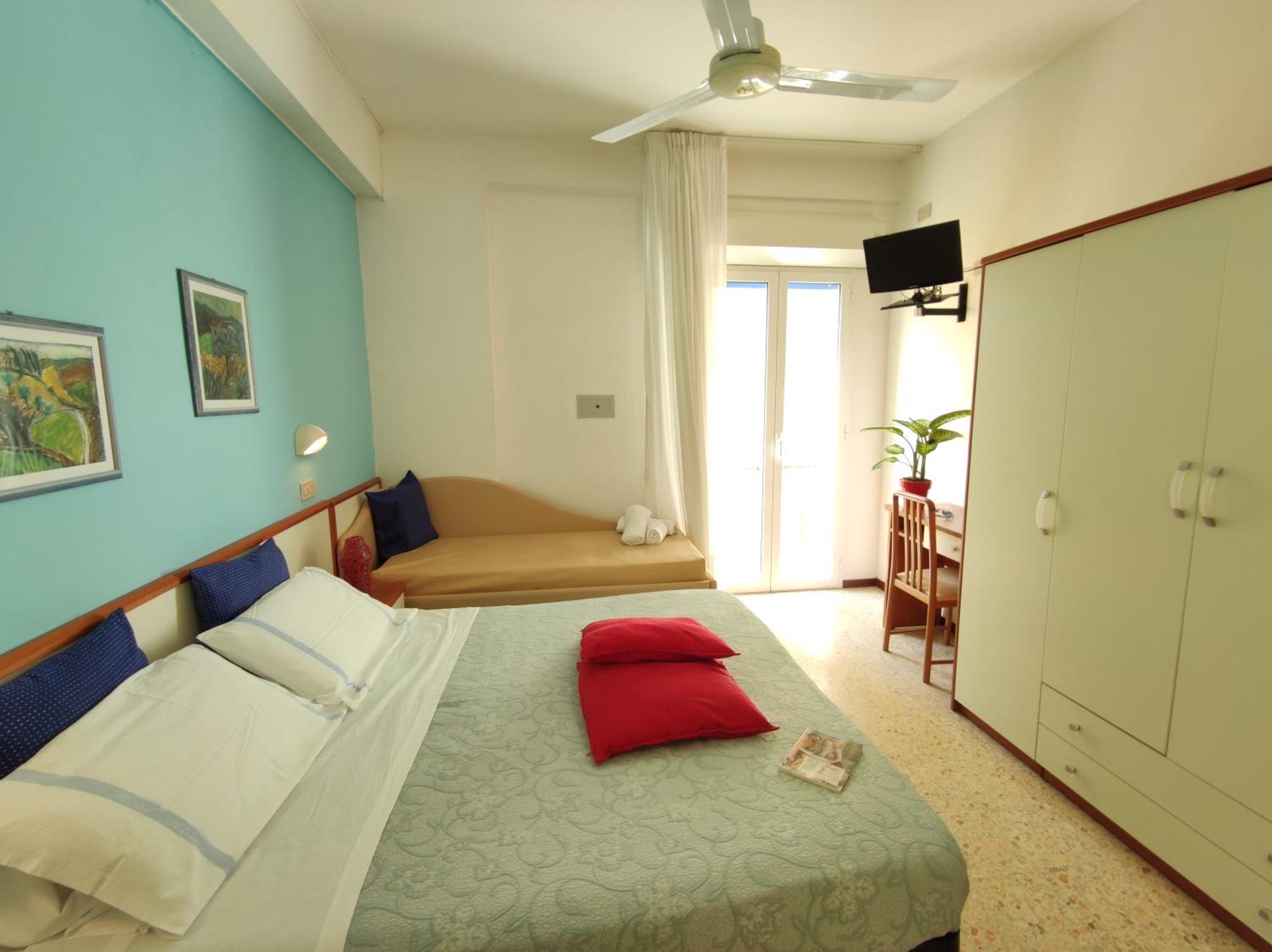Hotel Adria B&B - Colazione Fino Alle 12 Misano Adriatico Værelse billede