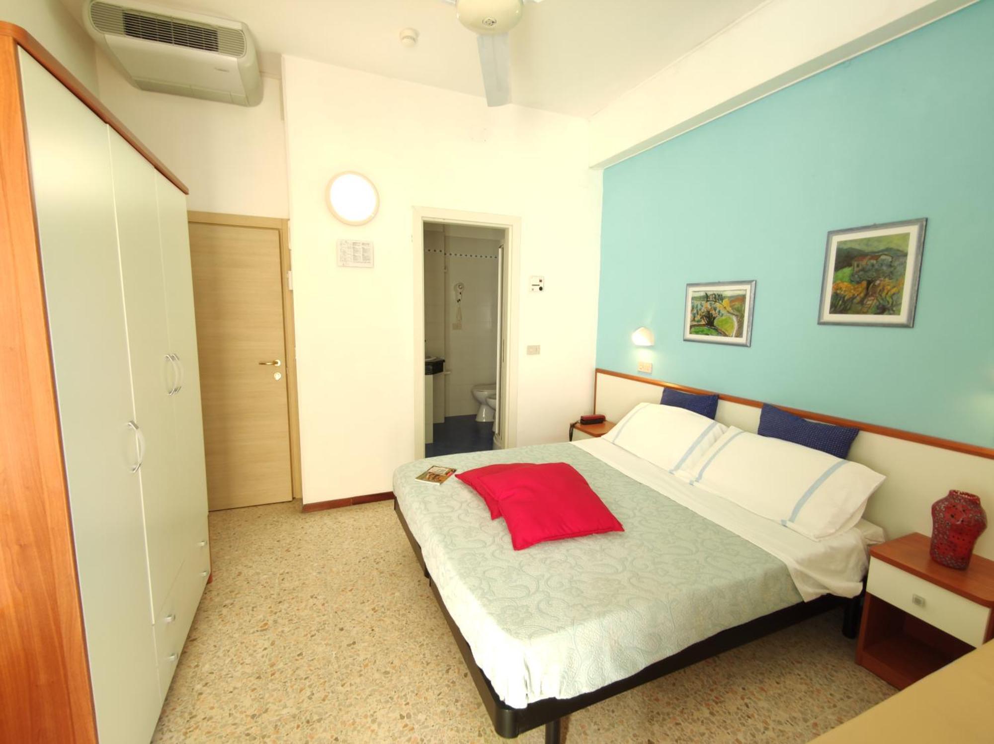 Hotel Adria B&B - Colazione Fino Alle 12 Misano Adriatico Værelse billede