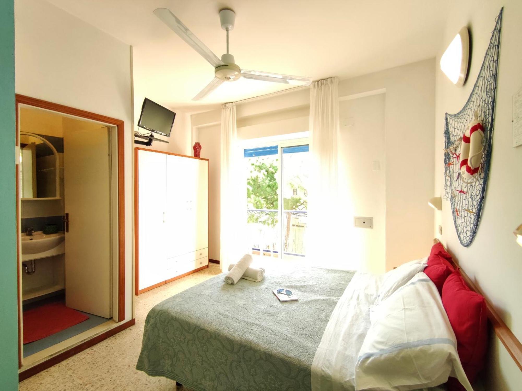 Hotel Adria B&B - Colazione Fino Alle 12 Misano Adriatico Værelse billede