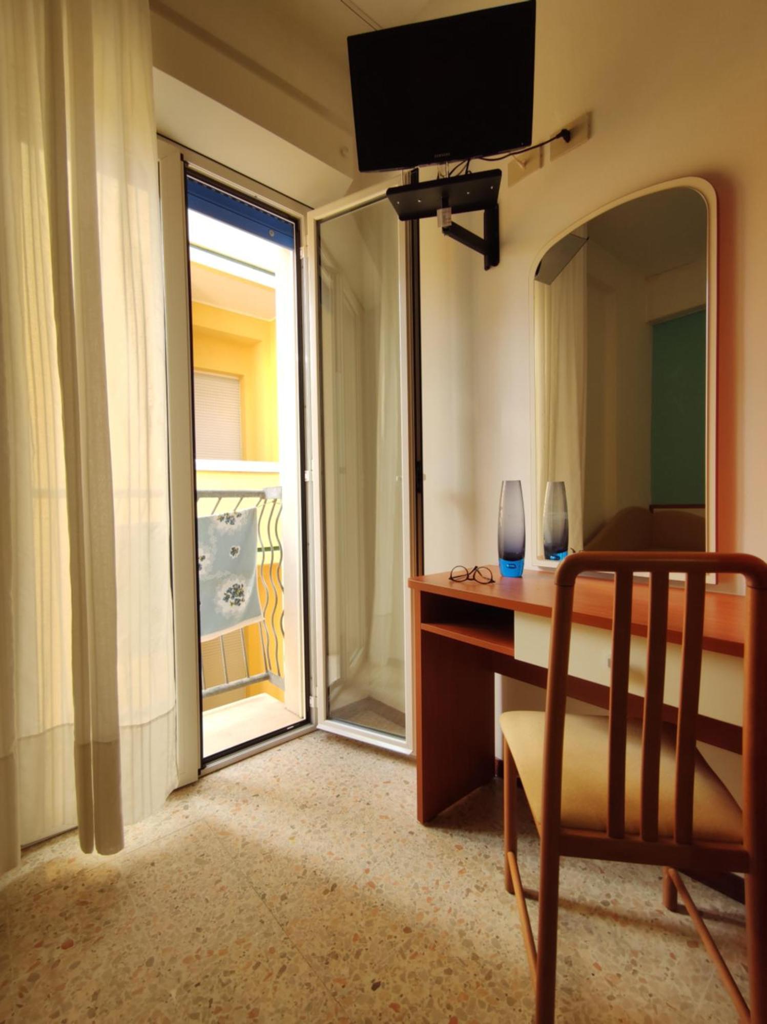 Hotel Adria B&B - Colazione Fino Alle 12 Misano Adriatico Værelse billede